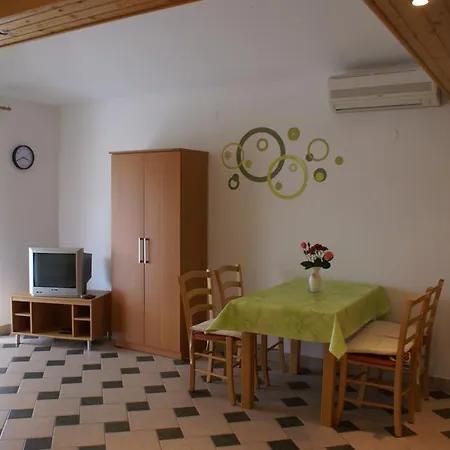 Robert Apartman Porat