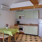 Robert Apartamento *