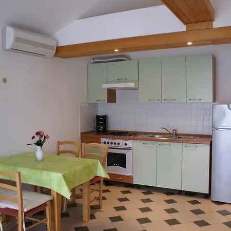 Robert Apartment *
